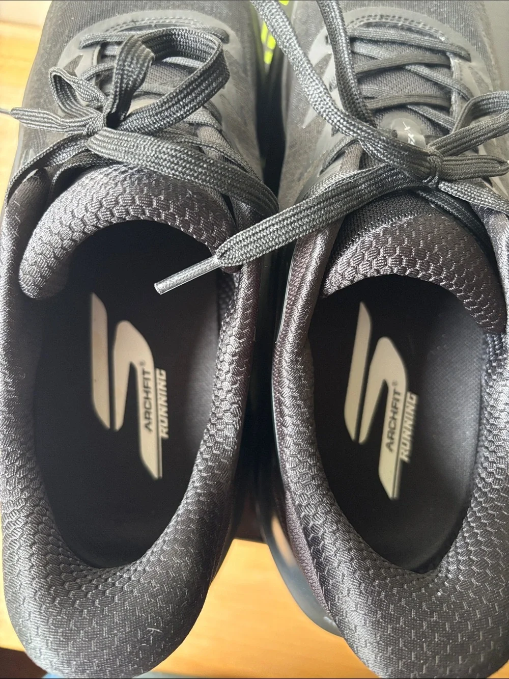 Skechers Aero Burst Slip Ins NIB Size 12
